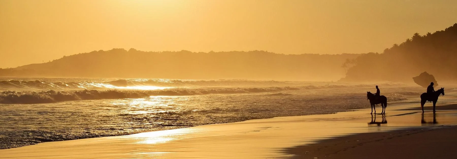 6 Pantai Tersembunyi di Indonesia yang Jarang Diketahui