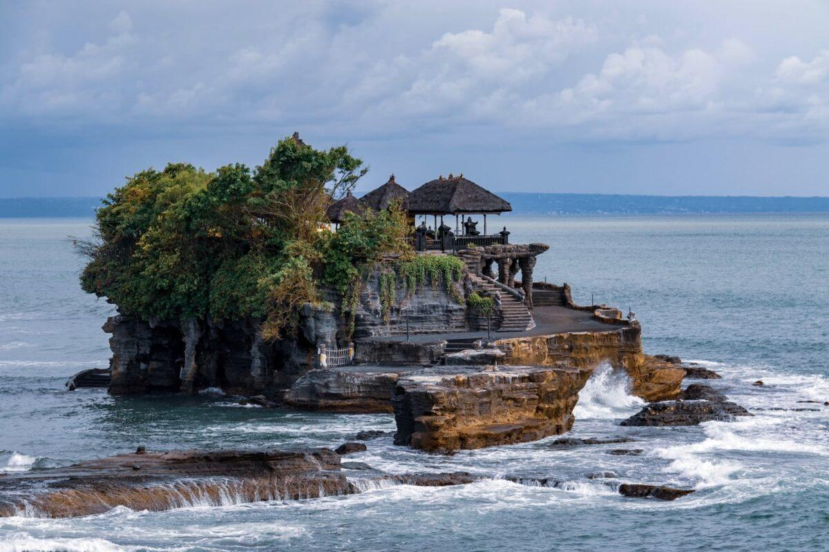 pura tanah lot