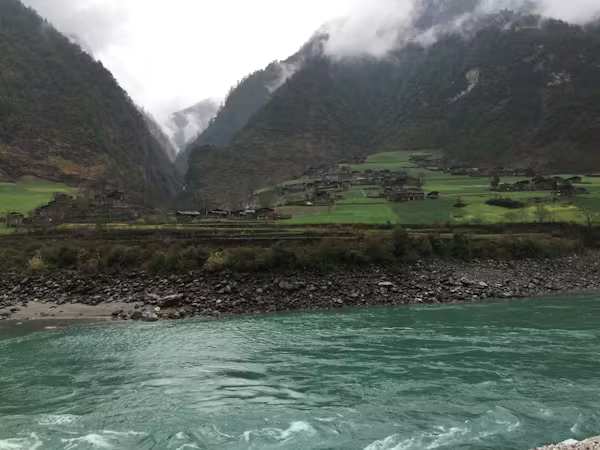 Rencana untuk membendung sungai internasional terakhir di Asia yang masih mengalir bebas.