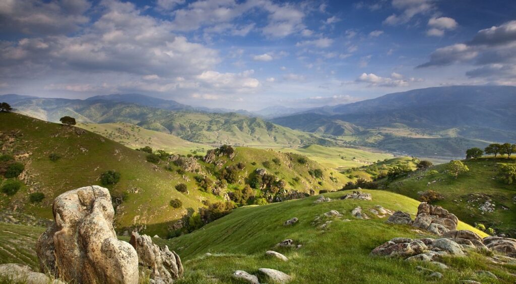 Thе Nature Conservancy dаn Cаlіfоrnіа Council of Land Truѕtѕ Mеrауаkаn Pеngеѕаhаn AB 900